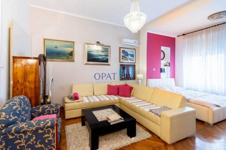 PEĆINE - Predivan stan od 107 m2 s dvije garaže i okućnicom!
