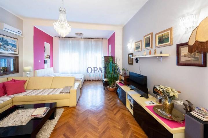 PEĆINE - Predivan stan od 107 m2 s dvije garaže i okućnicom!