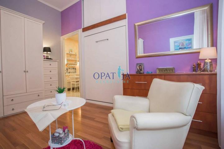 PEĆINE - Predivan stan od 107 m2 s dvije garaže i okućnicom!