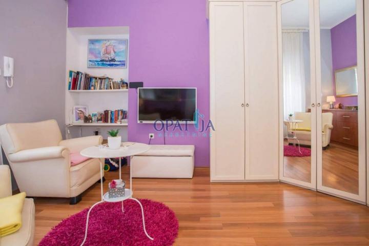 PEĆINE - Predivan stan od 107 m2 s dvije garaže i okućnicom!
