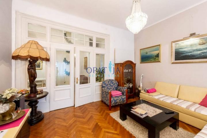 PEĆINE - Predivan stan od 107 m2 s dvije garaže i okućnicom!