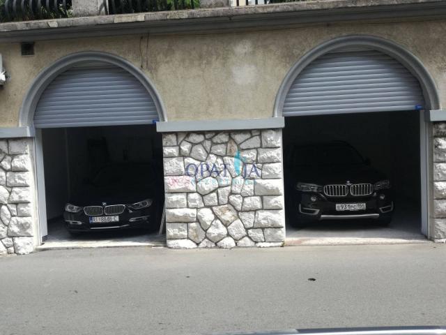 PEĆINE - Predivan stan od 107 m2 s dvije garaže i okućnicom!