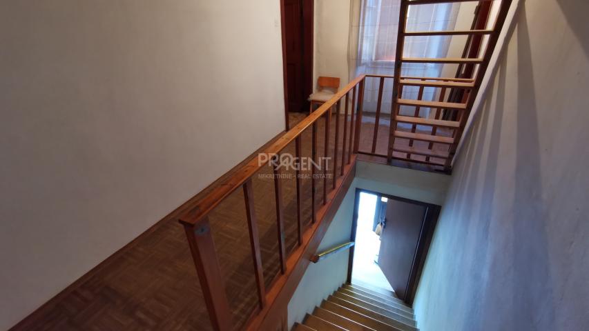 ISTRA, BUZET, KAMENA KUĆA I 2,5 ha ZEMLJIŠTA, PRODAJE SE