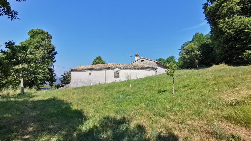 ISTRA, BUZET, KAMENA KUĆA I 2,5 ha ZEMLJIŠTA, PRODAJE SE