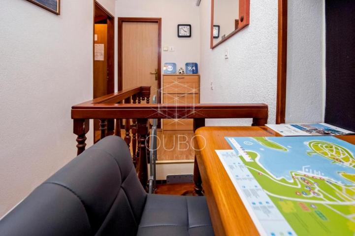 Rovinj – Dvoetažni stan s terasom u centru, mirna lokacija, pogled na staru jezgru