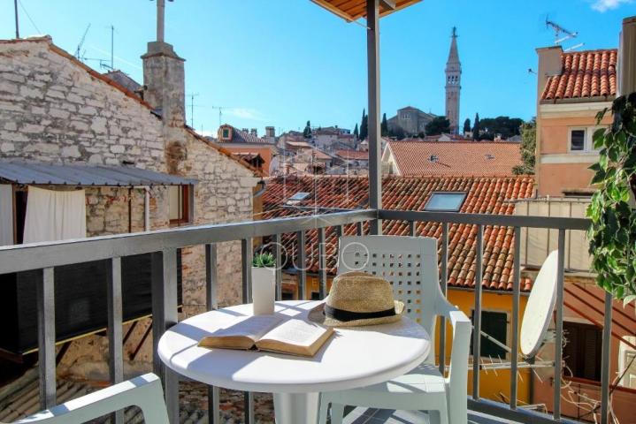 Rovinj – Dvoetažni stan s terasom u centru, mirna lokacija, pogled na staru jezgru