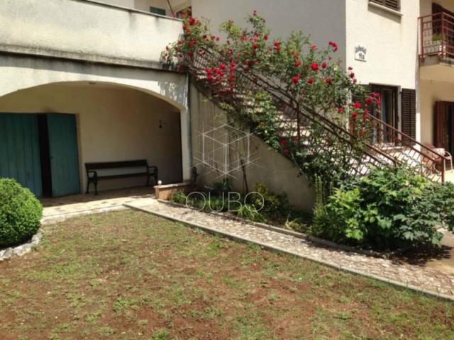 Istra, Poreč – Kuća s velikim građevinskim zemljištem u mirnom okruženju