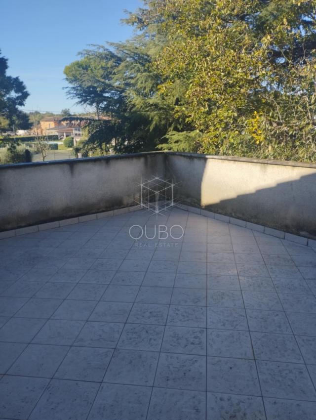 Istra, Poreč – Kuća s velikim građevinskim zemljištem u mirnom okruženju