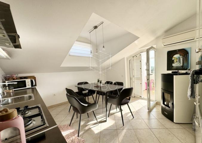 Rovinj – Spacious top-floor apartment with terrace and additional basement space