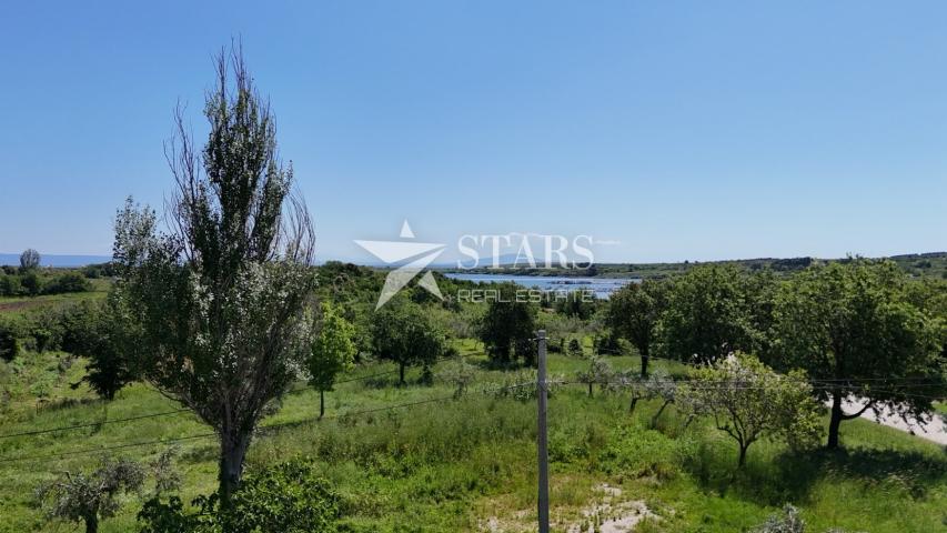Istra, Ližnjan - građevinski teren stambene namjene 9463 m2