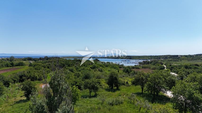 Istra, Ližnjan - građevinski teren stambene namjene 9463 m2