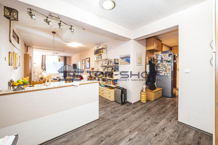 Maksimir, Ravnice, Trosoban stan u visokom prizemlju s spremištem 76,83m2