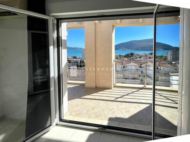 Dvoiposoban stan sa pogledom na more u naselju Petlja, Igalo – Herceg Novi