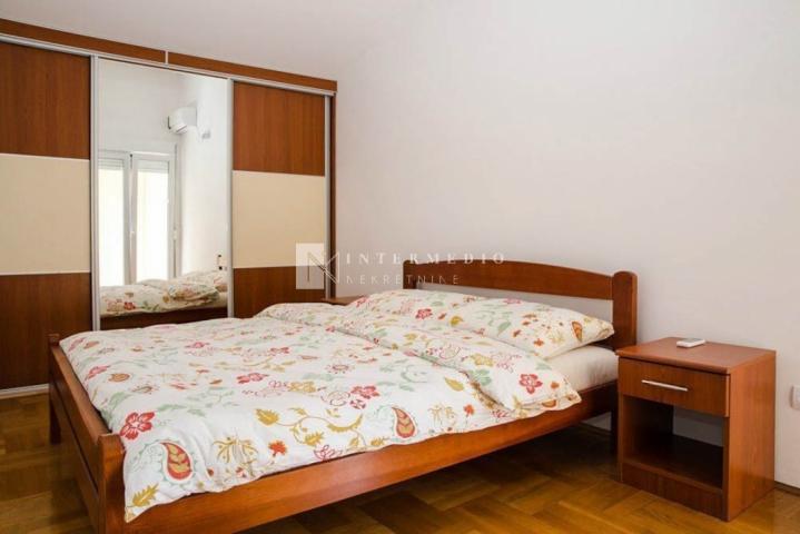 Dvoiposoban stan sa pogledom na more u naselju Petlja, Igalo – Herceg Novi