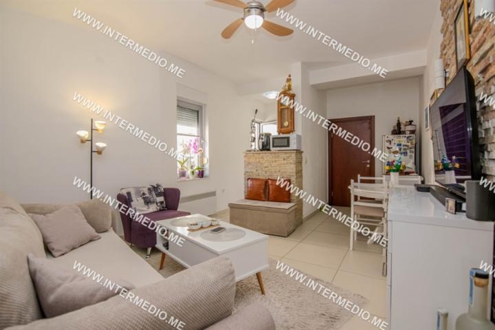 Renovated One-Bedroom Apartment, 56 m² – Topla 2, Herceg Novi