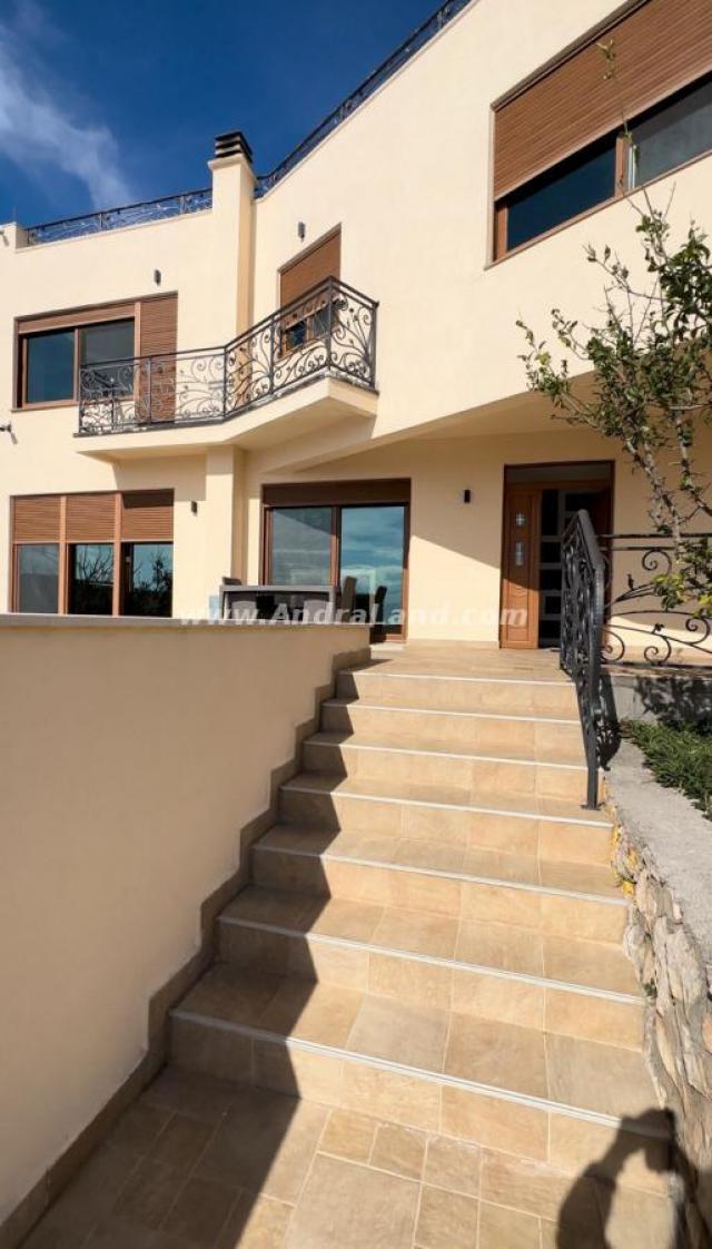 VILLA WITH PANORAMIc VIEW OF THE CITY AND THE SEA, ŠUŠANJ