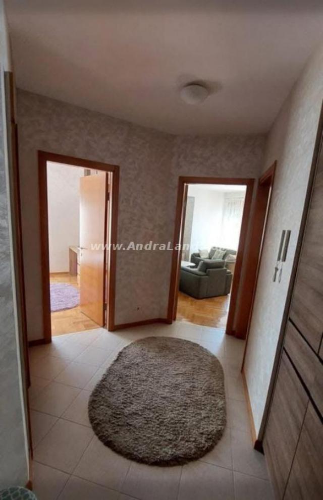 Eine Wohnung, die begeistert – 2-Zimmer-Apartment im Herzen von Bar