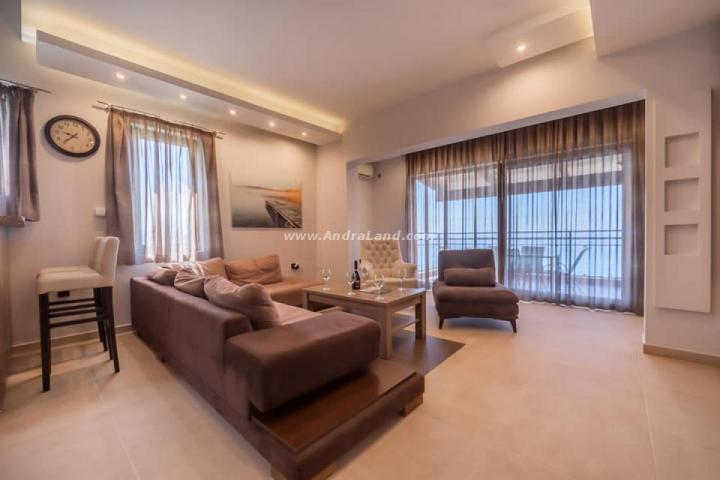 Villa with panoramic views of the city and the sea, Šušanj