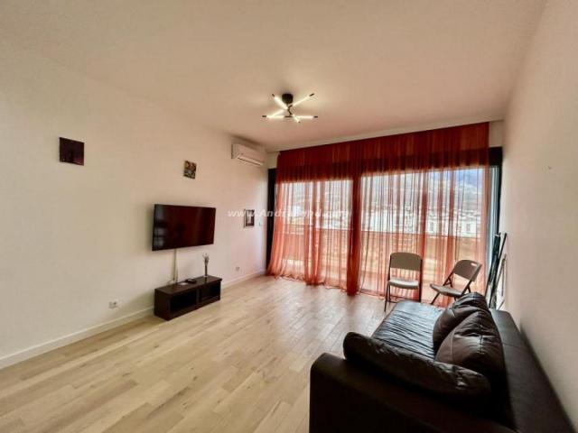FOR SALE: ONE-BEDROOM APARTMENT, BAR
