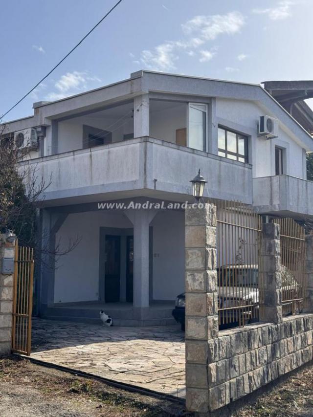 House for sale near center of the city, Bar