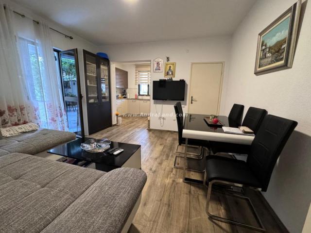 Na prodaju: Ekskluzivni apartmanski objekat sa penthausom i panoramskim pogledom na more i planine