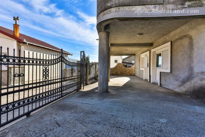 For Sale: Family House with Apartments in Šušanj, Bar – Perfect Opportunity for Investors!