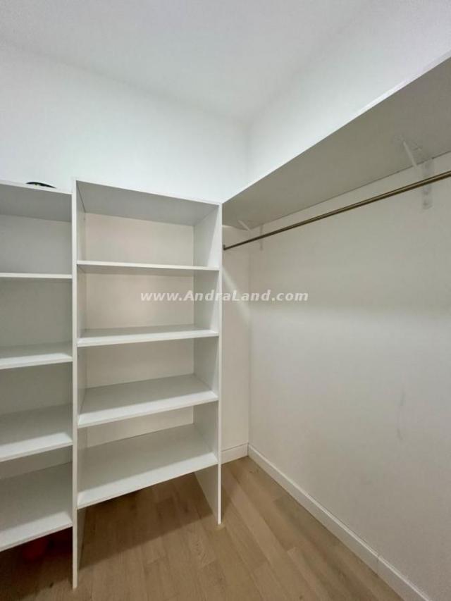FOR SALE: ONE-BEDROOM APARTMENT, BAR