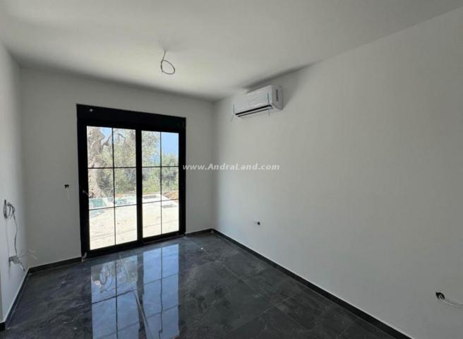 For Sale – Luxury Villa with Pool and Panoramic View in Vitići, Bar