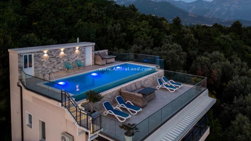 Villa with panoramic views of the city and the sea, Šušanj