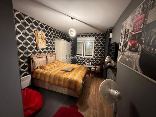 Prostran dvosoban stan u Baru – 76m² , renoviran i opremljen!