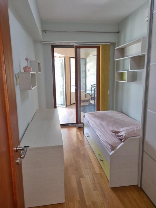 Izdavanje, Stan, 85m2 , Podgorica
