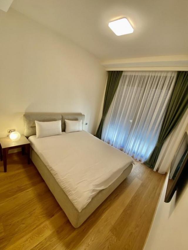 Smeštaj, Stan, 120m2 , Preko morače
