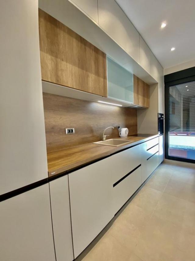 Smeštaj, Stan, 120m2 , Preko morače