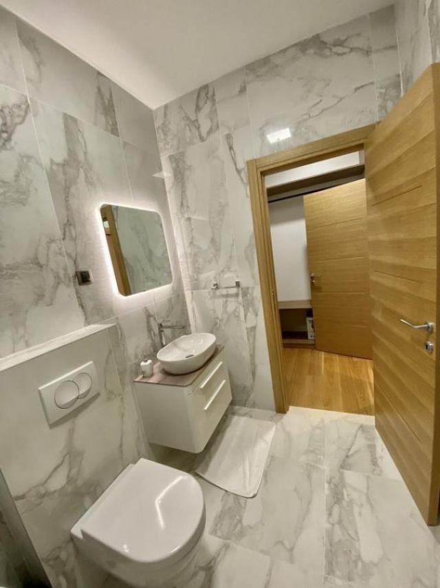 Smeštaj, Stan, 120m2 , Preko morače