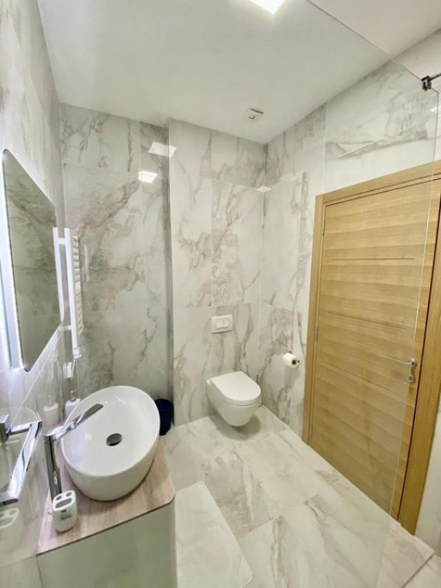 Smeštaj, Stan, 120m2 , Preko morače