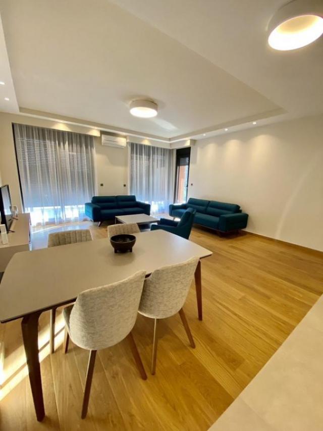 Smeštaj, Stan, 120m2 , Preko morače