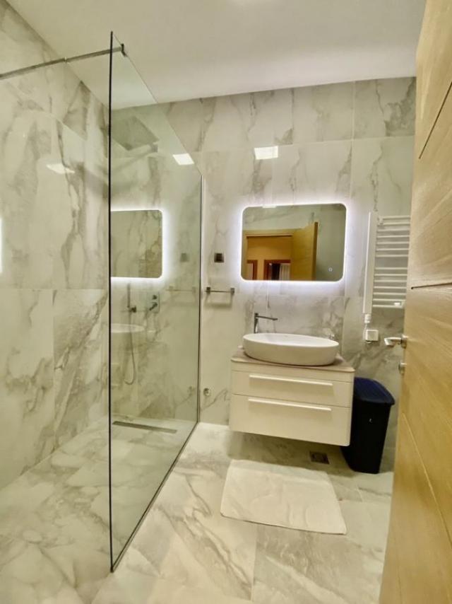 Smeštaj, Stan, 120m2 , Preko morače