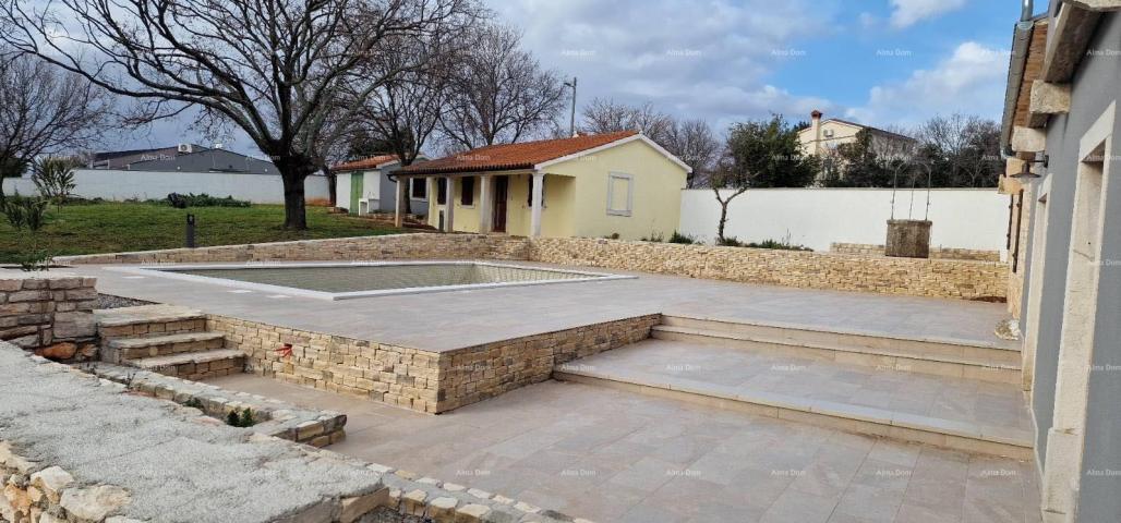 Kuća Na prodaju kuća s bazenom i dvorištem – mirno selo kraj Barbana