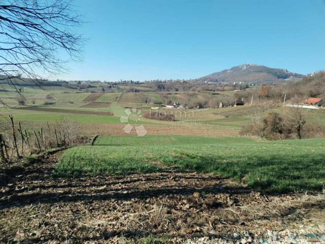 Kalnička oaza mira – rustikalna kuća na velikoj parceli
