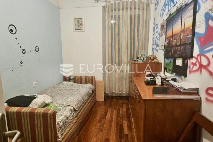 Rijeka, Kozala, stan 45,24 m² dvosoban s dnevnim boravkom, okućnicom i novom fasadom, mirna lokacija