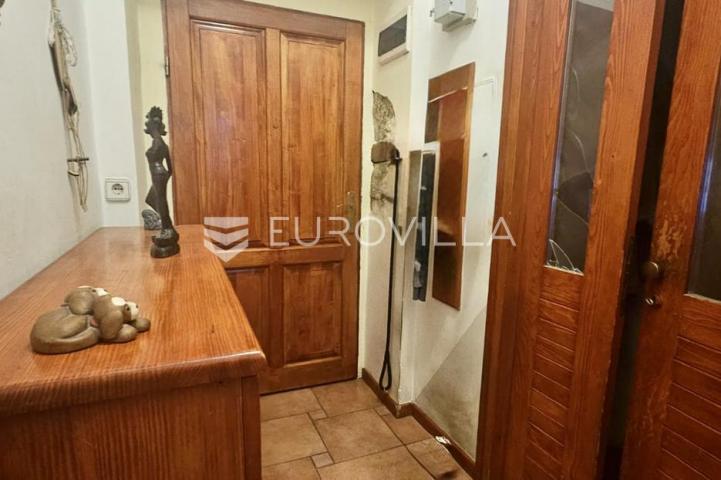Rijeka, Kozala, stan 45,24 m² dvosoban s dnevnim boravkom, okućnicom i novom fasadom, mirna lokacija