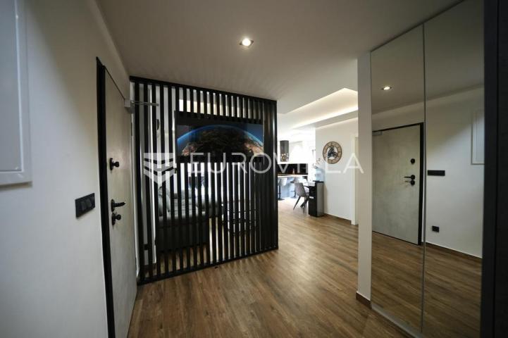 Zadar, Bili brig luksuzno opremljen trosobni i jednosobni stan s teretanom i spa centrom 241 m²