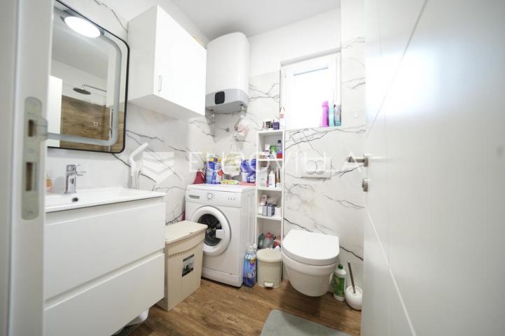Zadar, Bili brig luksuzno opremljen trosobni i jednosobni stan s teretanom i spa centrom 241 m²