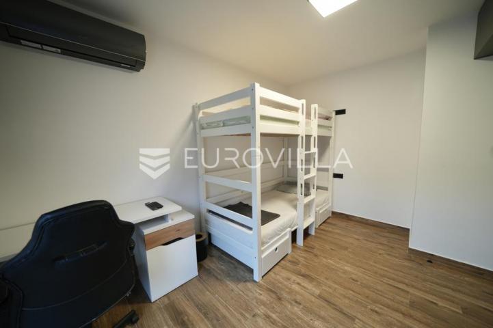 Zadar, Bili brig luksuzno opremljen trosobni i jednosobni stan s teretanom i spa centrom 241 m²