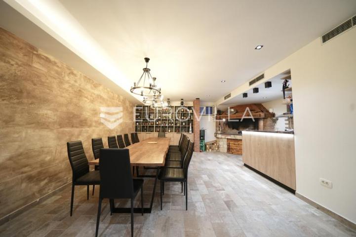 Zadar, Bili brig luksuzno opremljen trosobni i jednosobni stan s teretanom i spa centrom 241 m²