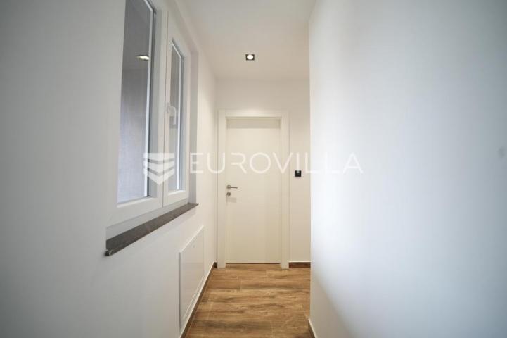 Zadar, Bili brig luksuzno opremljen trosobni i jednosobni stan s teretanom i spa centrom 241 m²