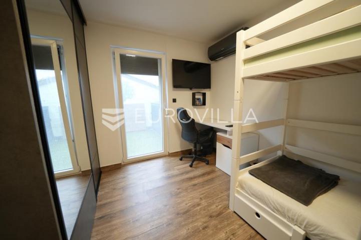 Zadar, Bili brig luksuzno opremljen trosobni i jednosobni stan s teretanom i spa centrom 241 m²