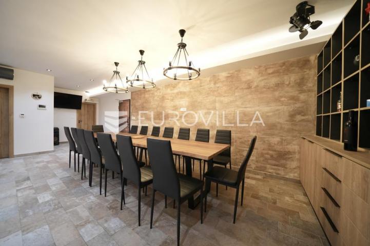 Zadar, Bili brig luksuzno opremljen trosobni i jednosobni stan s teretanom i spa centrom 241 m²