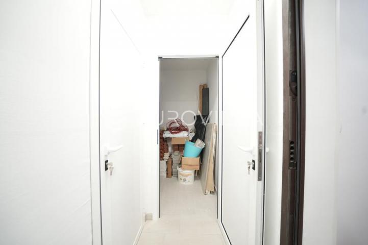 Zadar, Bili brig luksuzno opremljen trosobni i jednosobni stan s teretanom i spa centrom 241 m²