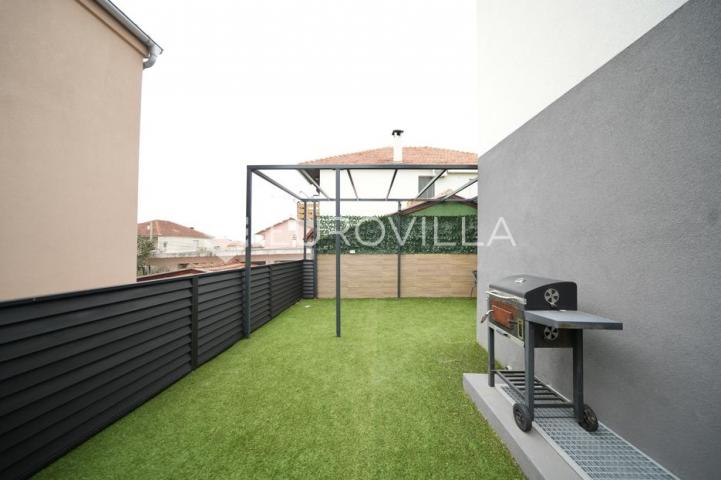 Zadar, Bili brig luksuzno opremljen trosobni i jednosobni stan s teretanom i spa centrom 241 m²